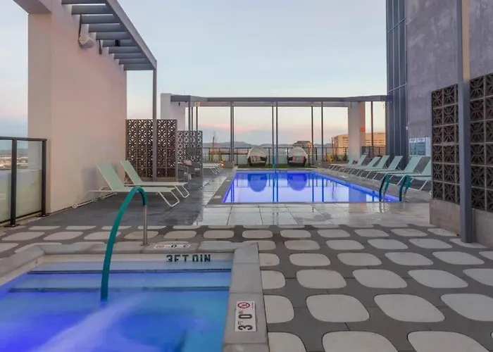 Boulevard Modern Highrise Stu Sky Pool Parking Gym 05 *